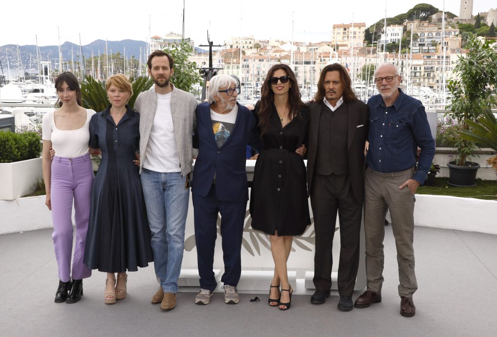 新片康城首映获7分钟掌声 尊尼特普不在意好莱坞抵制