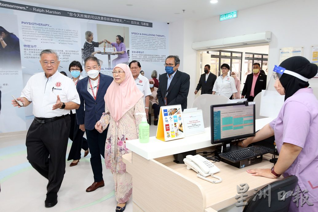 旺阿兹莎到访同善医院，张昌国望政府重新考虑免税福利