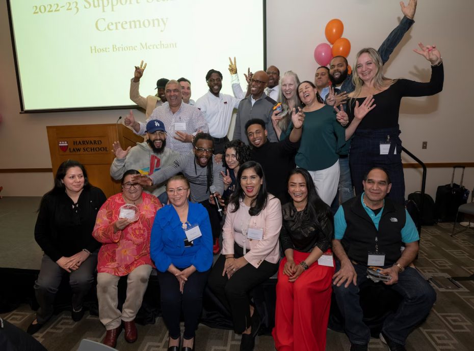 前清洁工成哈佛大学法学生 筹款7万美金关怀基金 让校工“被看见”