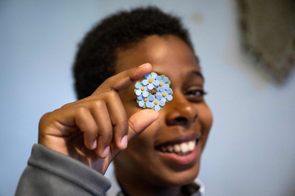 受种族歧视遭遇引瑞典民众关注 男童破筹款纪录