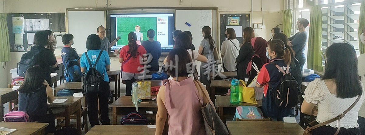 教师节让老师休息一下  家协家长“代课”谢师恩  主//头