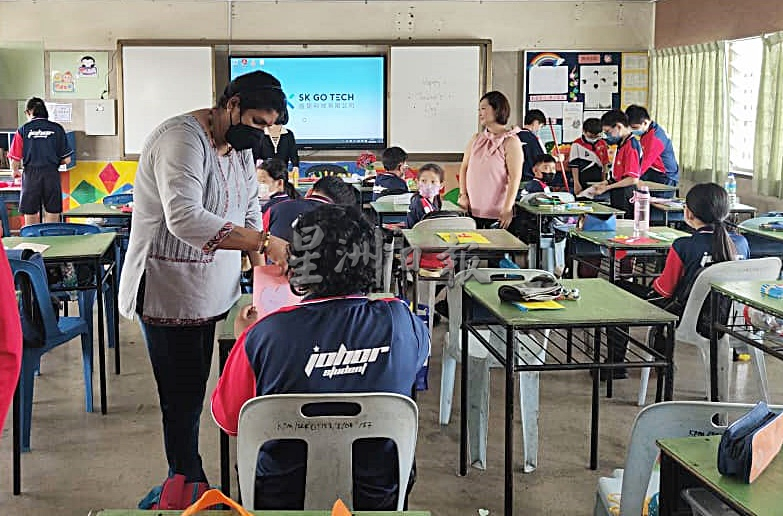 教师节让老师休息一下  家协家长“代课”谢师恩  主//头