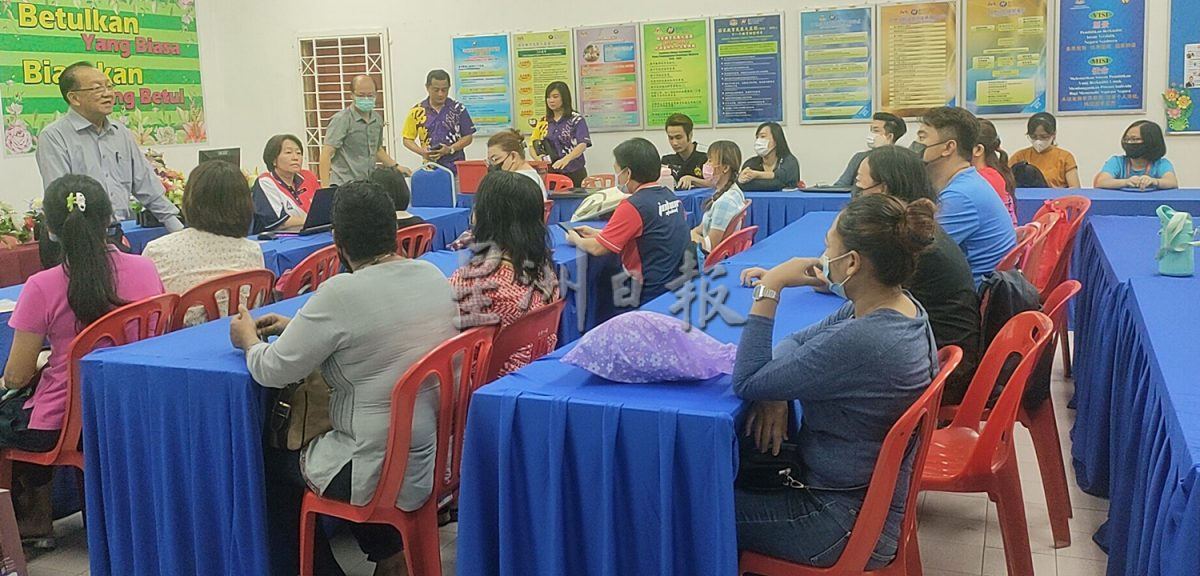 教师节让老师休息一下  家协家长“代课”谢师恩  主//头