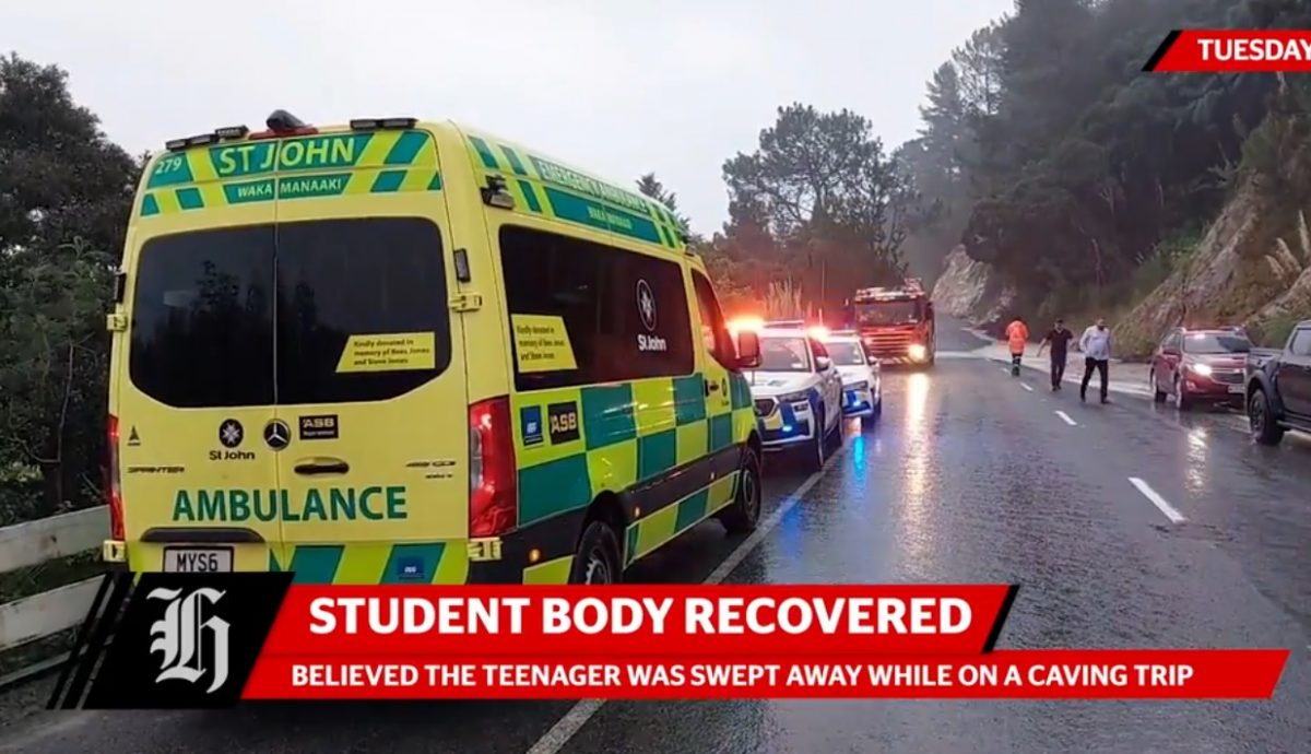 暴雨预警下户外教学 洪水淹洞穴学生溺毙