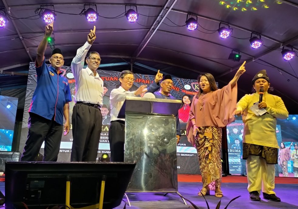 曹观友:引领国家前进或倒退 团结或分裂要做好选择