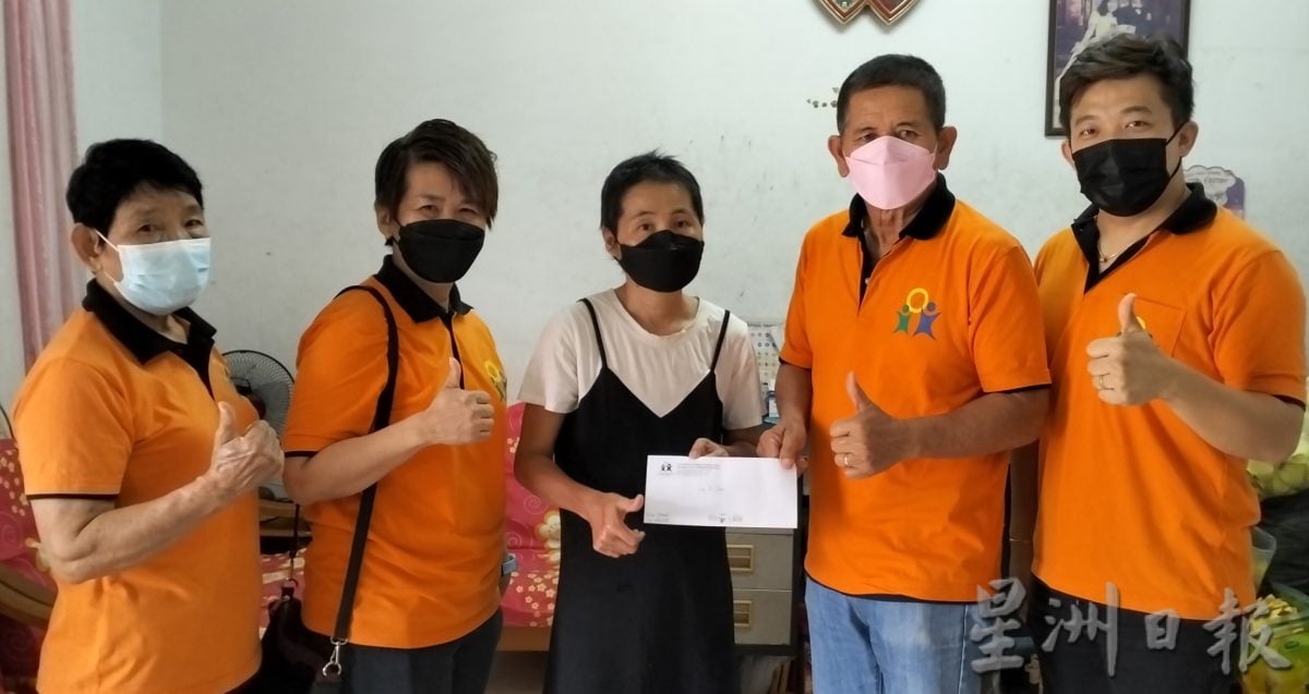 曼绒新希望 援助两贫困家庭
