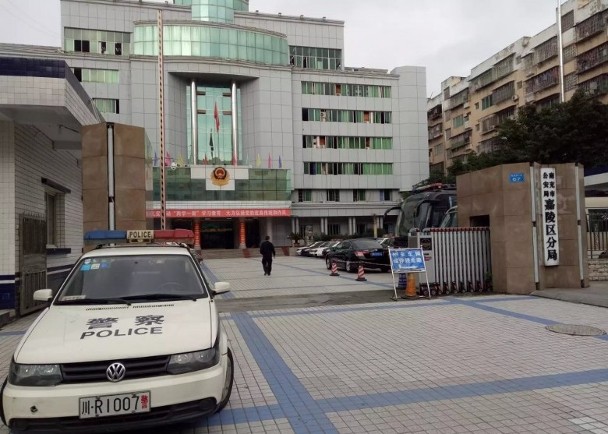 杀手用番茄酱伪造伤人现场 与雇主同落网