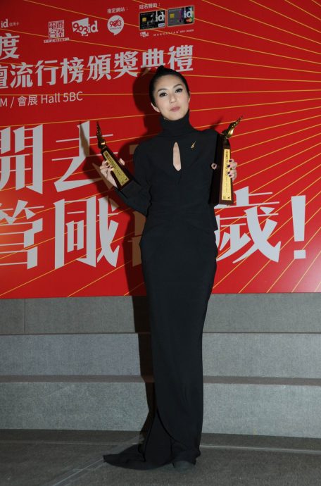 杨千嬅歌衫被恶搞成烧鱿鱼  网力推加盟《小美人鱼》