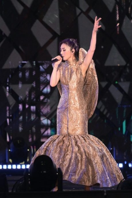 杨千嬅歌衫被恶搞成烧鱿鱼  网力推加盟《小美人鱼》