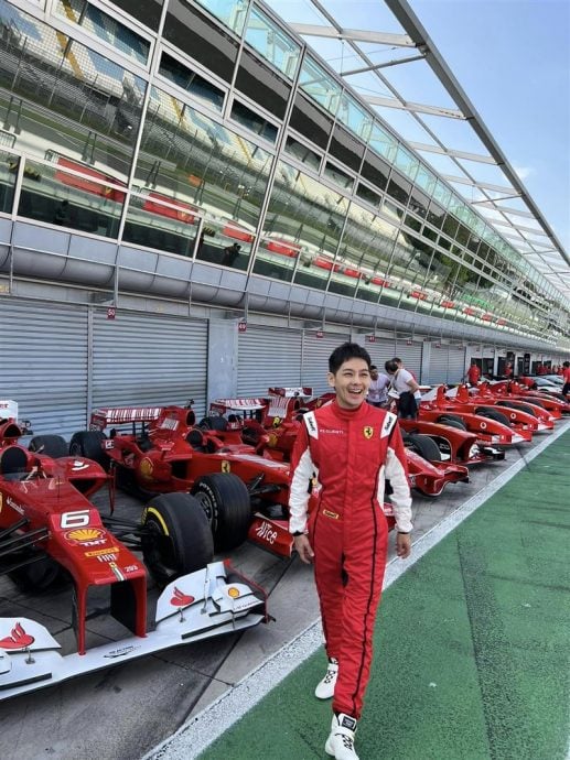 林志颖帅气重返赛车场  握方向盘激动喊：好久不见