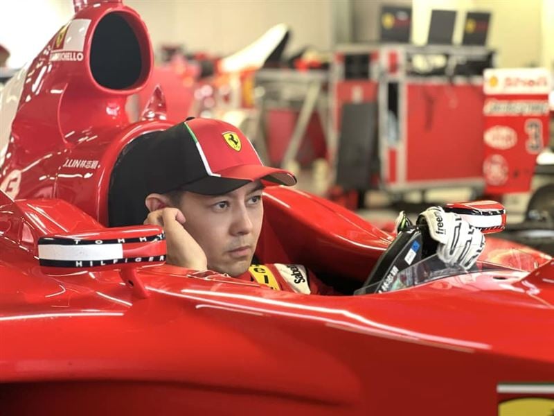 林志颖帅气重返赛车场  握方向盘激动喊：好久不见