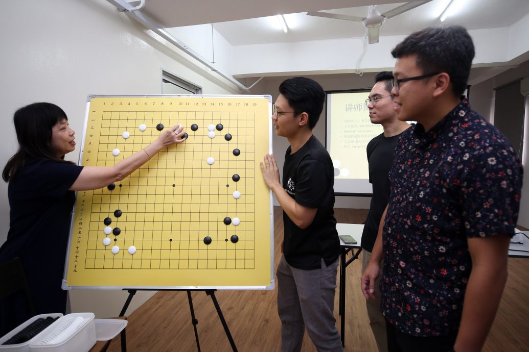 林慧英:一起学玩当对手 与父下围棋当“白老鼠”