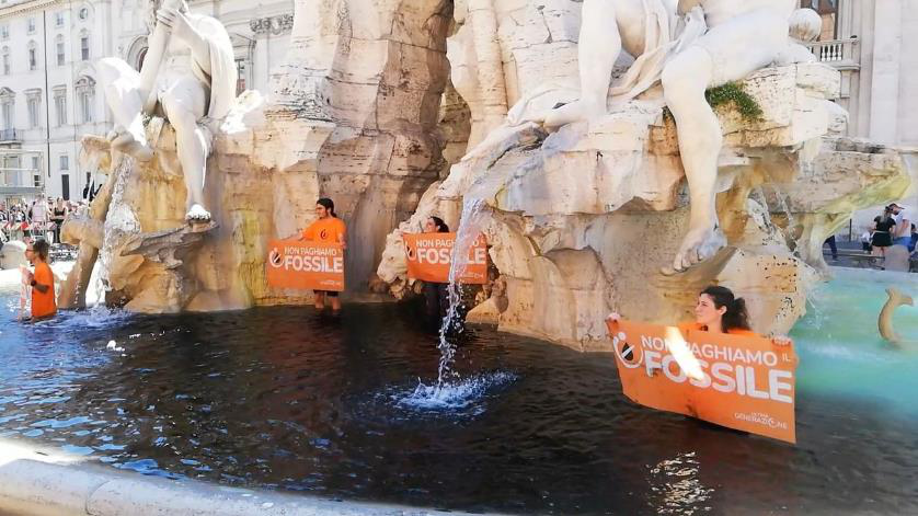 染黑喷泉抗议气候变迁 意大利环保团体“最后世代”再出手