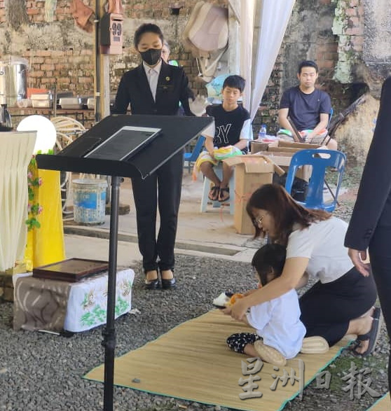 柔︰2车相撞3死案 2死者举殡 亲友送别