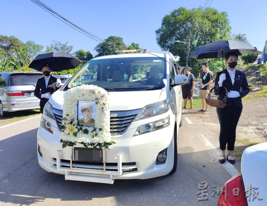 柔︰2车相撞3死案  2死者举殡 亲友送别