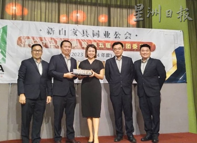 柔： 新山家具同业公会理事职礼    詹达显：将与技职学院独中合作  开办木工班 传承手艺