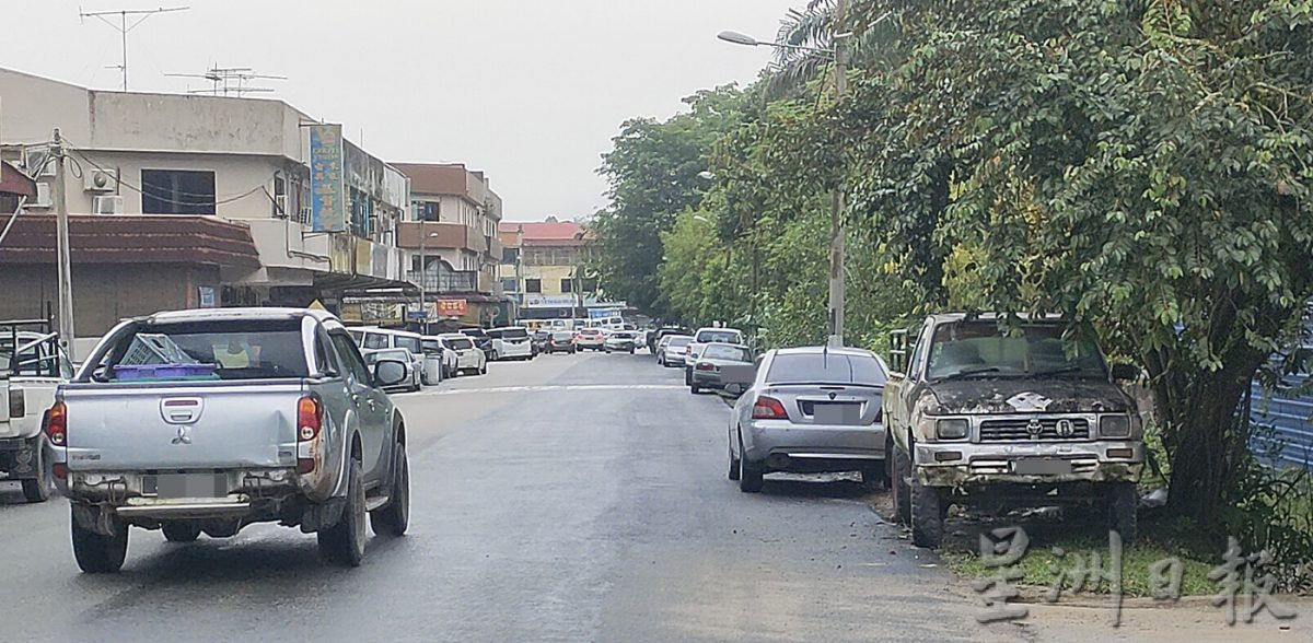 柔:【特稿】:前方车乱停,后方到处废车;新古来市(二)居协会所活动空间受阻
