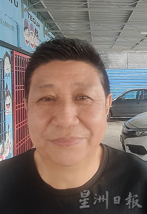 柔:【特稿】:前方车乱停,后方到处废车;新古来市(二)居协会所活动空间受阻