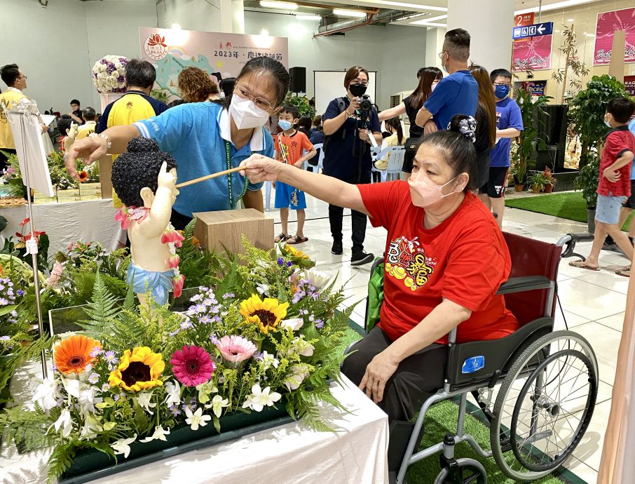 柔:国际佛光会峇分会办佛诞节庆典,吸引2000民众参与