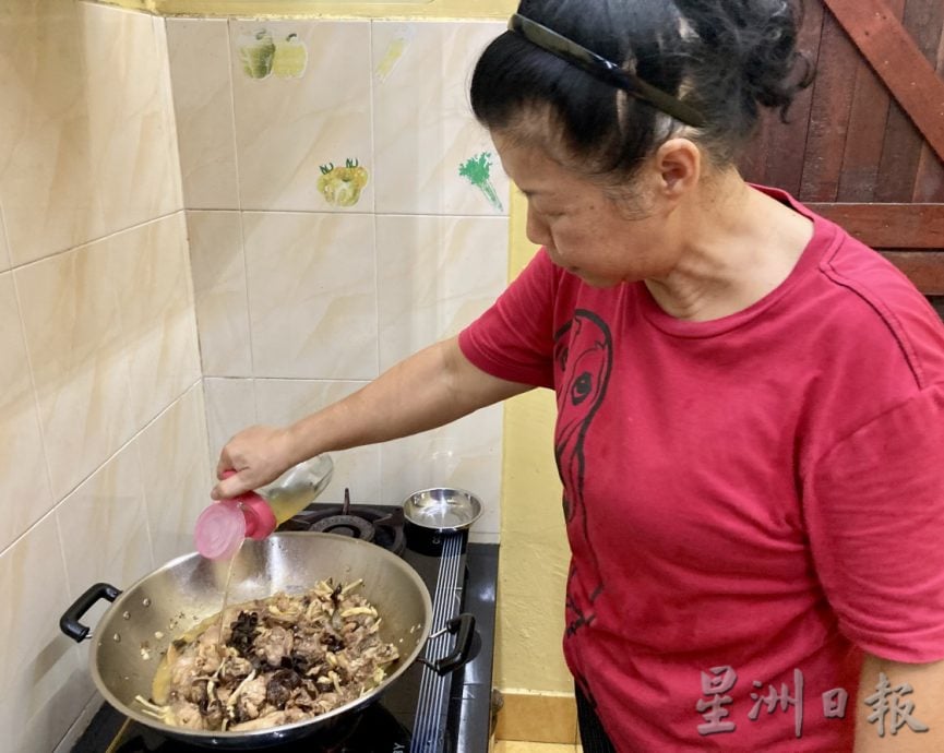 柔:封底:食客指路之私房好菜:茹燕的黄酒鸡与柠檬鸡扒(5月23日见报)