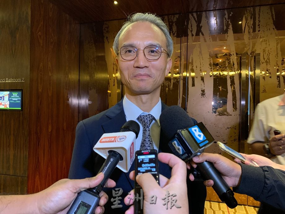 柔:封面主文:新闻:柔州务大臣:最迟明年解决数项民生课题,包括两个马新通道出入境关卡堵塞问题