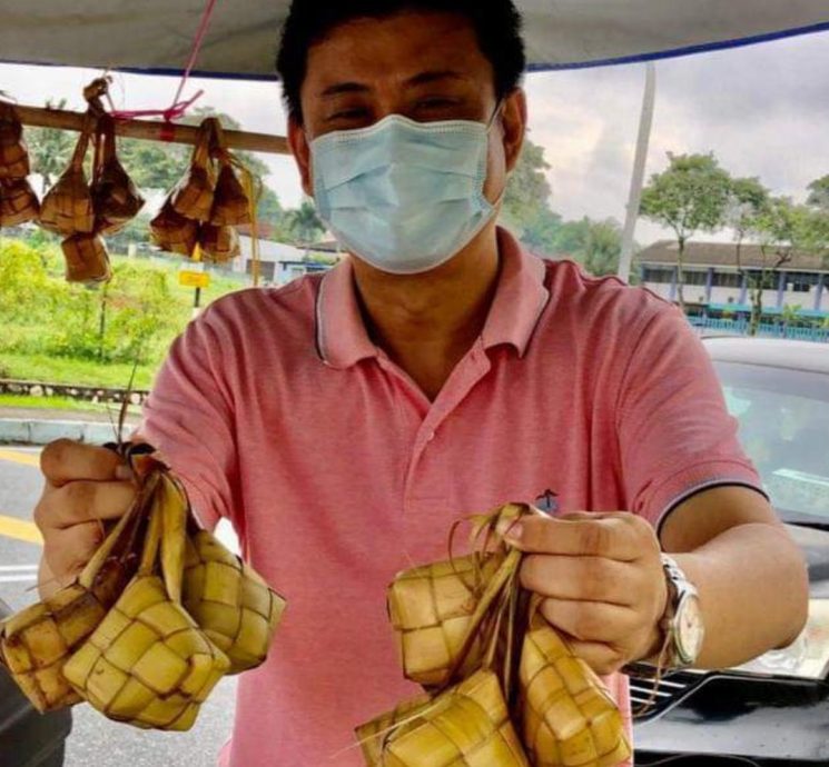 柔：文告：士都兰区州议员服务中心520办马来粽制作活动