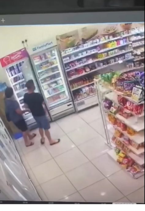 柔:新闻:1男2女“取走”冰淇淋和零食 便利店限2天内归还或付款