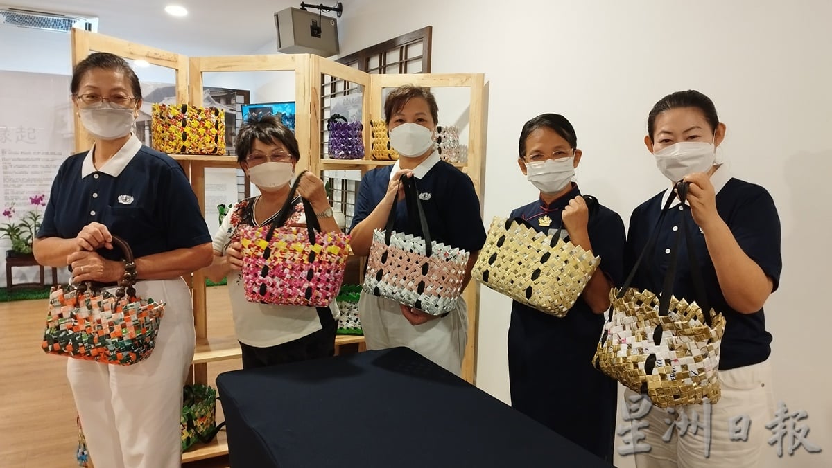 柔：新闻：古来慈济卫塞节邀众人集爱  制篮 援尼泊尔贫民 