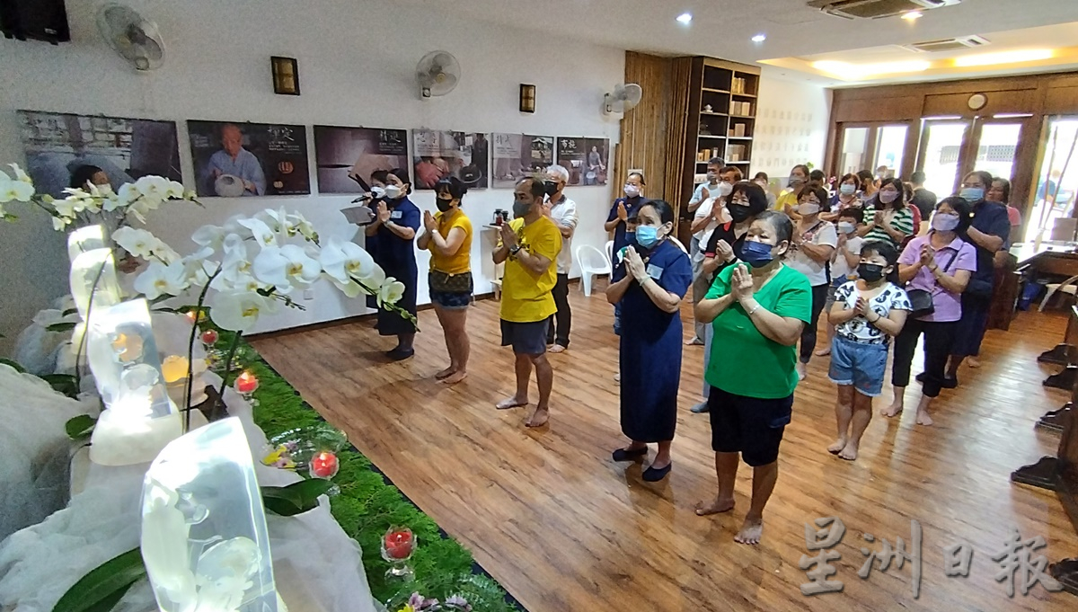 柔：新闻：古来慈济卫塞节邀众人集爱  制篮 援尼泊尔贫民 