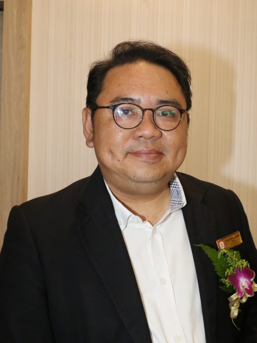 柔:新闻:建筑业料需两三年复苏 江永强:公会全力推动发展