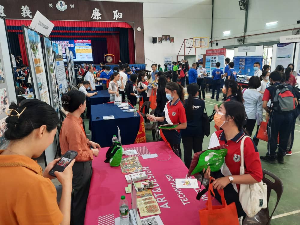 柔:新闻:技职教育为另一升学选择 陈大锦盼学生发挥所长