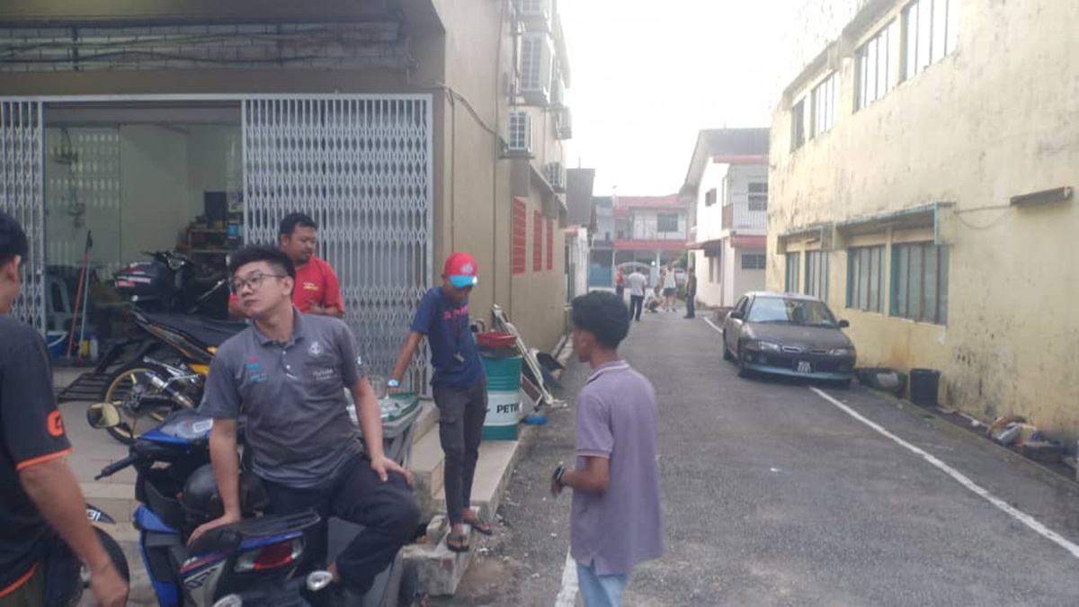 柔:新闻:新古来市(二)花园多处道路路面出现钉子