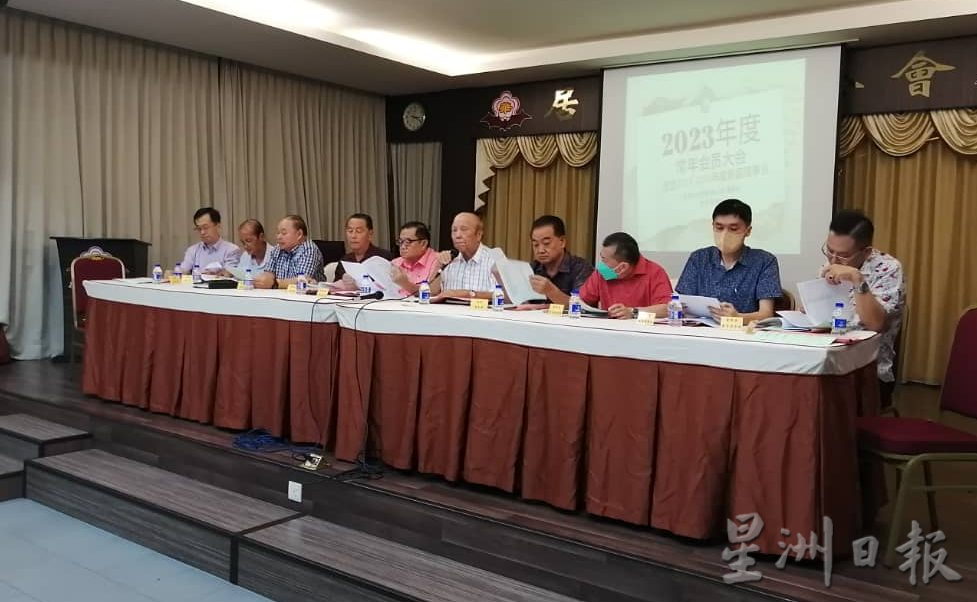 柔:新闻:銮中华公会会员大会及改选新届理事会:刘文丰:继续努力搞好经济 积极协助慈善组织