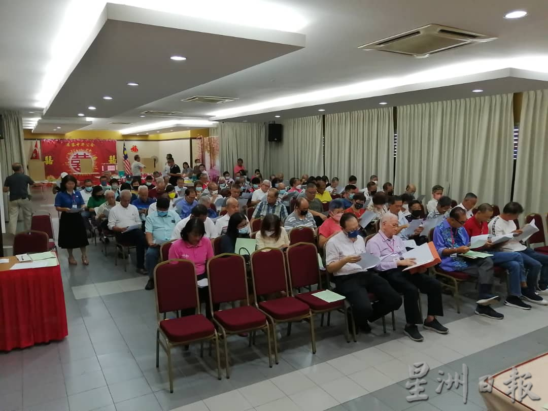 柔:新闻:銮中华公会会员大会及改选新届理事会:刘文丰:继续努力搞好经济 积极协助慈善组织