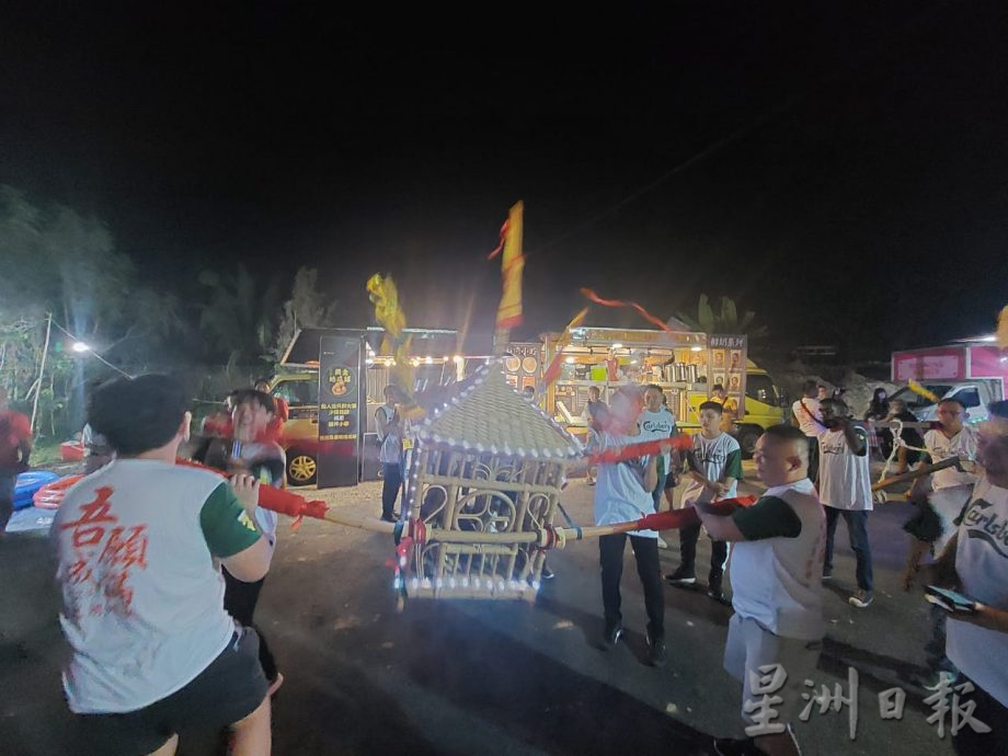 柔:新闻:銮灵宫惭愧祖师宝诞 游神队伍绕境居銮