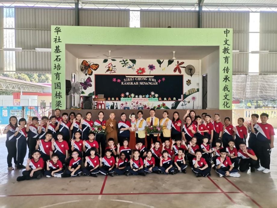 柔:新马寺校园浴佛 启动温馨五月行三好