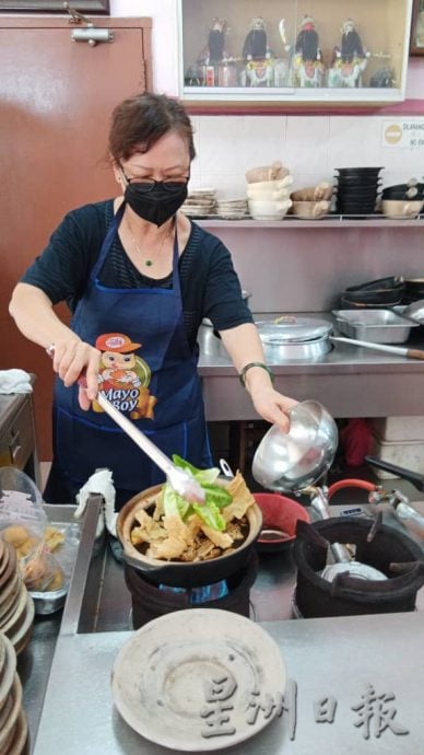 柔:食客指路(5月16日刊):巴生肉骨茶落户麻坡,食客都赞好