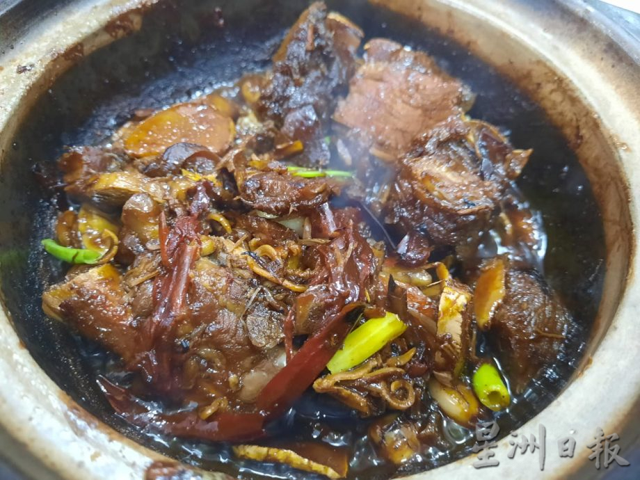 柔：食客指路（5月16日刊）：巴生肉骨茶落户麻坡，食客都赞好