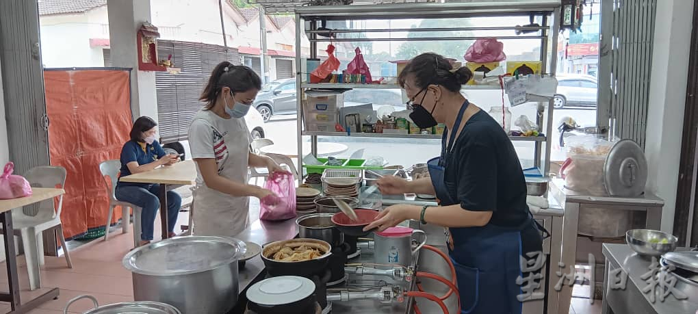 柔:食客指路(5月16日刊):巴生肉骨茶落户麻坡,食客都赞好