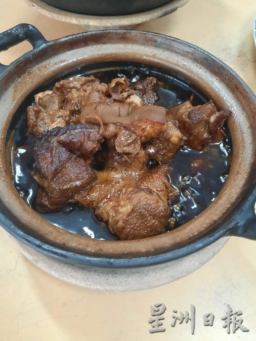 柔：食客指路（5月16日刊）：巴生肉骨茶落户麻坡，食客都赞好