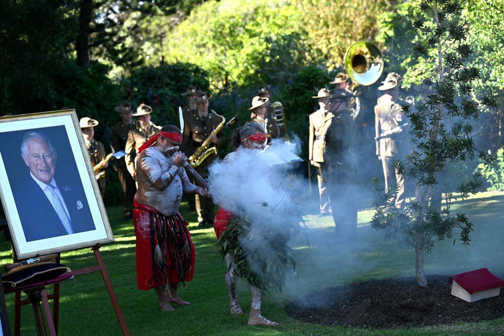 查尔斯加冕：反君主体团示威“并非吾王”