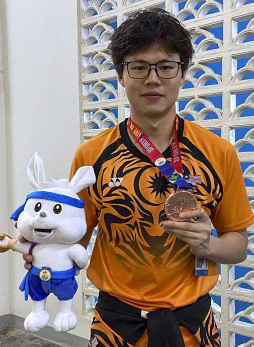 柬埔寨东运会游泳| 刷新全国纪录摘铜牌 陈凯炘:刻苦换来回报