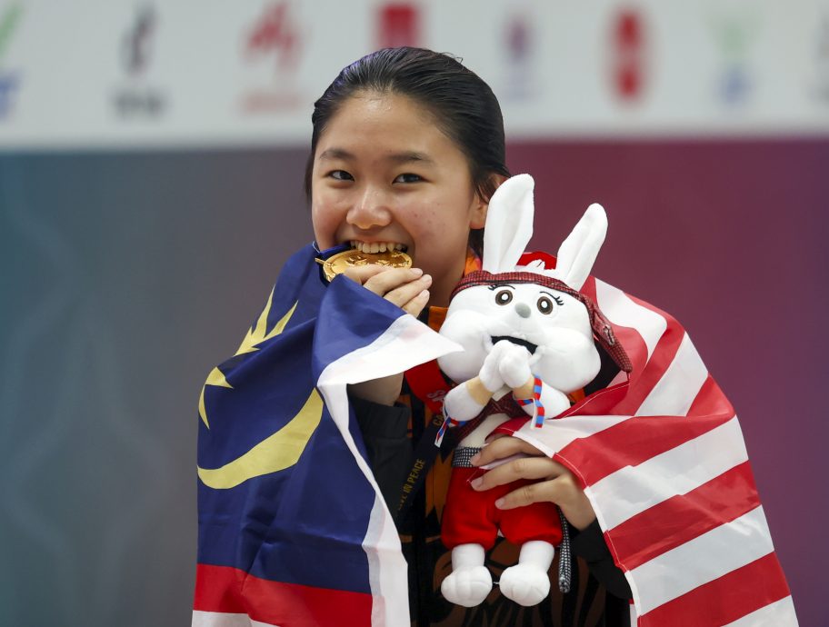 柬埔寨东运会跳水赛| 站上跳台训练5个月即摘金  李奕晴创造了奇迹