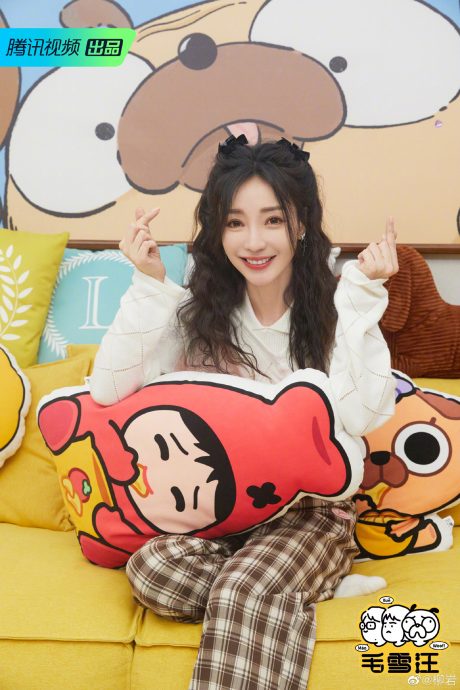 柳岩自曝曾遭入室抢劫 细节疑点重重被疑炒作