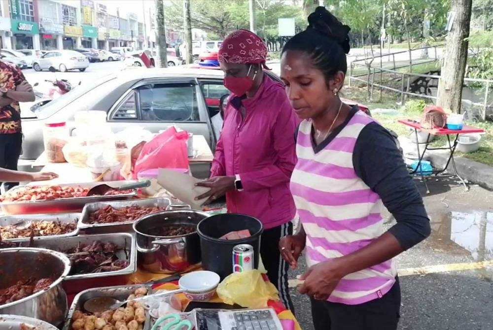 椰浆饭爆红招惹是非  摊主爆哭：太累、压力太大