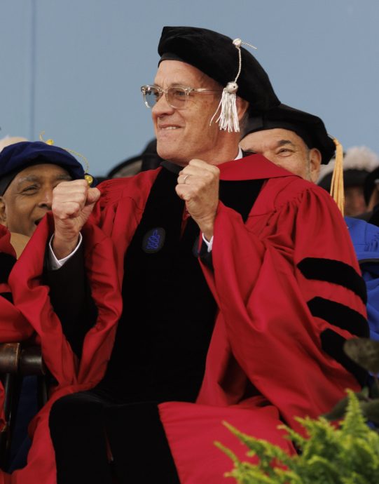 汤汉斯获哈佛颁博士学位  搞笑指对毕业生不公平