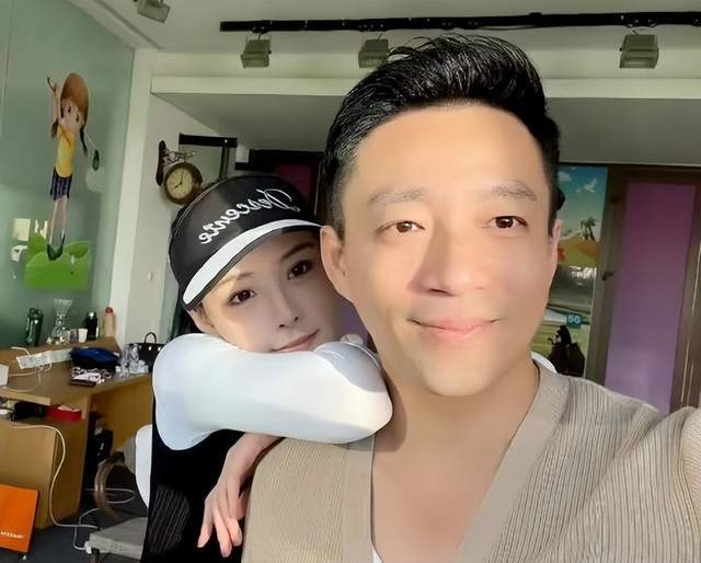 汪小菲牵手美女逛街 旧爱张颖颖喊话“我静静看着演戏”