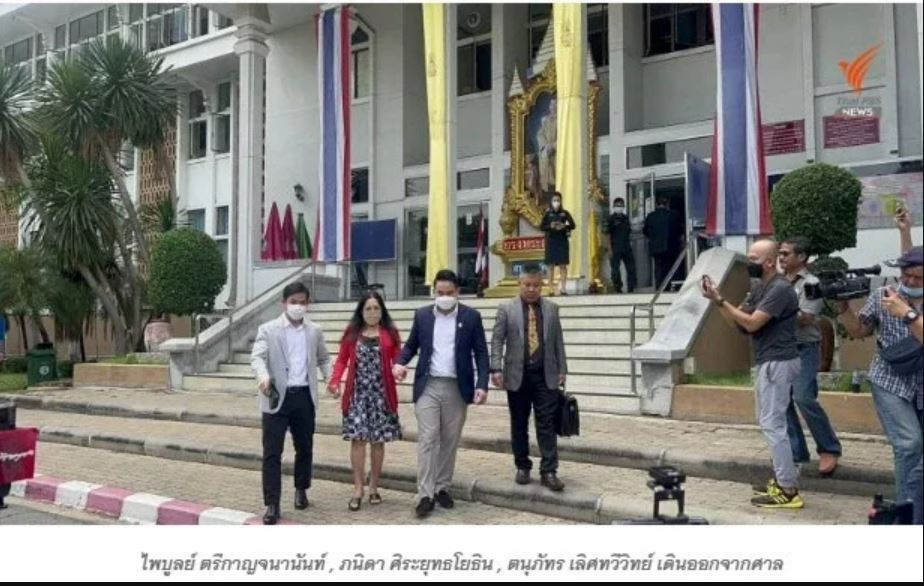 泰女星Tangmo坠河案判决出炉 母牵手被告出庭网看傻眼