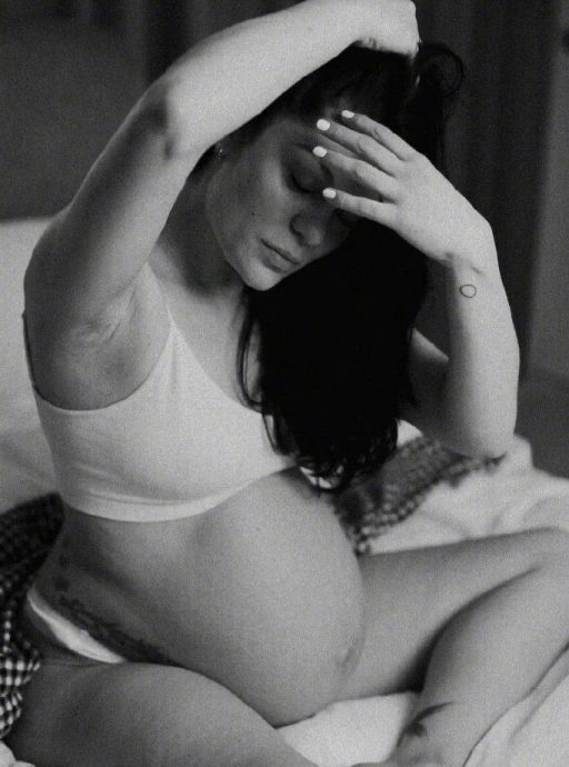 洁西J平安诞子 生父身分保密