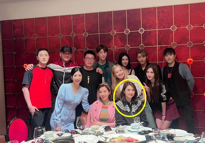 洪欣传婚离后撇清关系 带儿子张镐溓改随母姓	